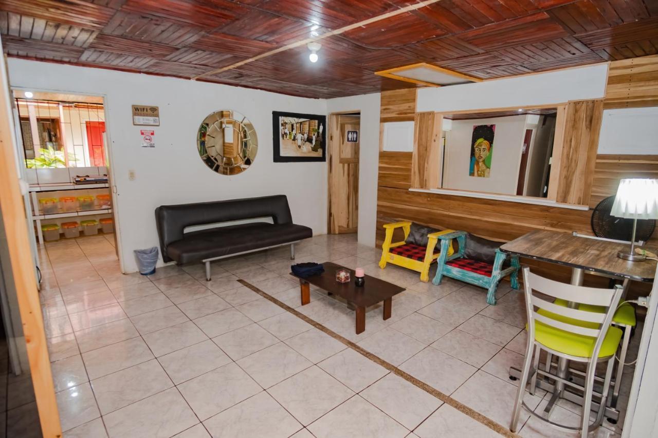Rio Danta Hostel La Fortuna 外观 照片