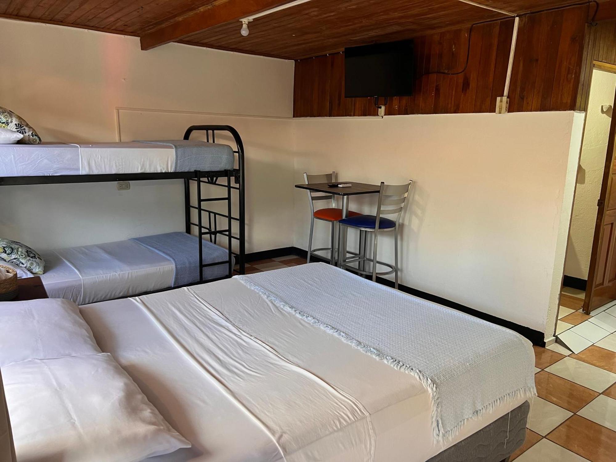 Rio Danta Hostel La Fortuna 外观 照片