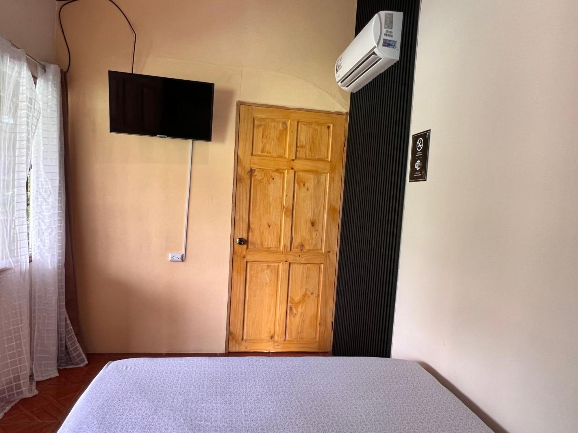 Rio Danta Hostel La Fortuna 外观 照片