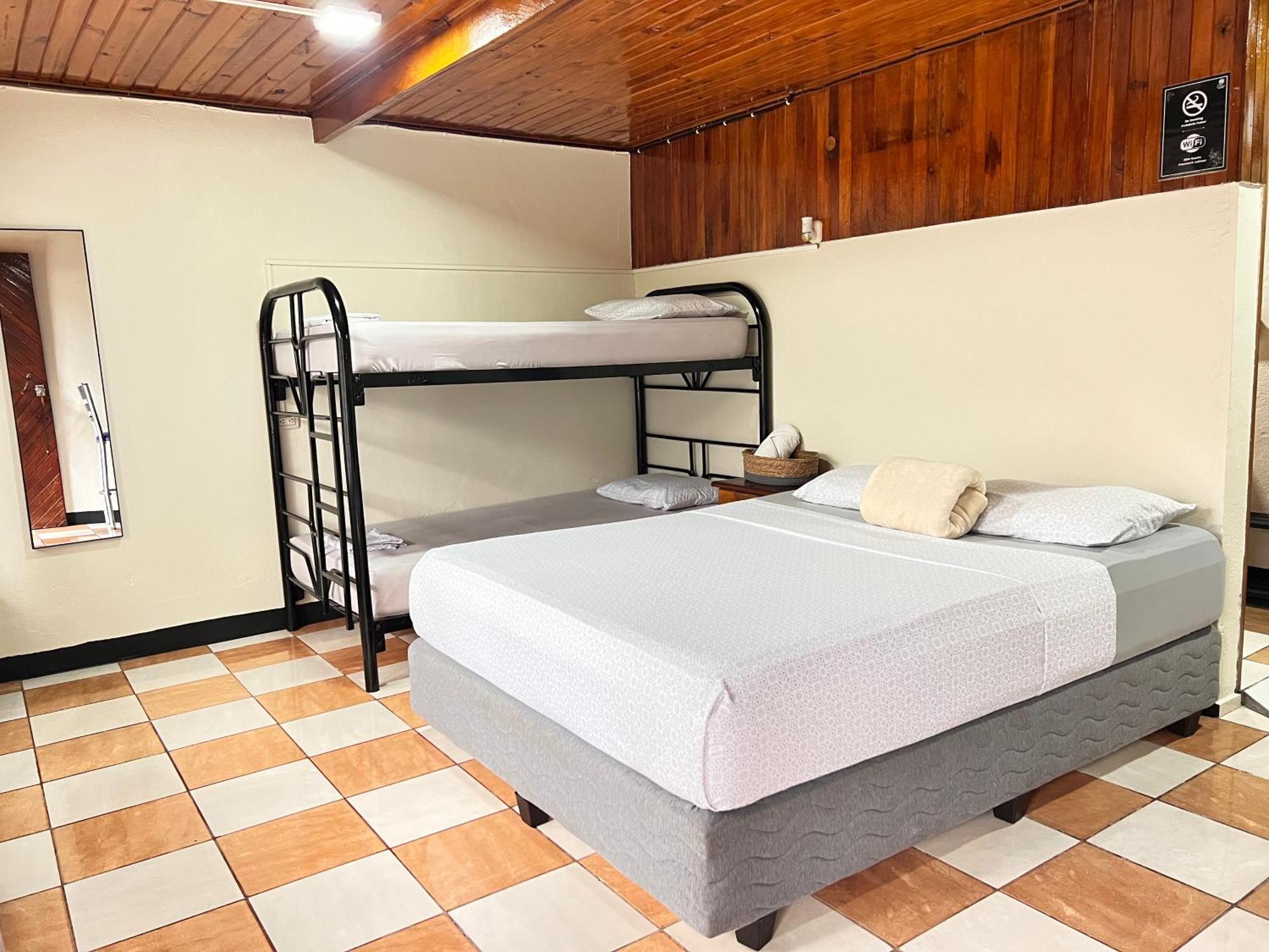 Rio Danta Hostel La Fortuna 外观 照片