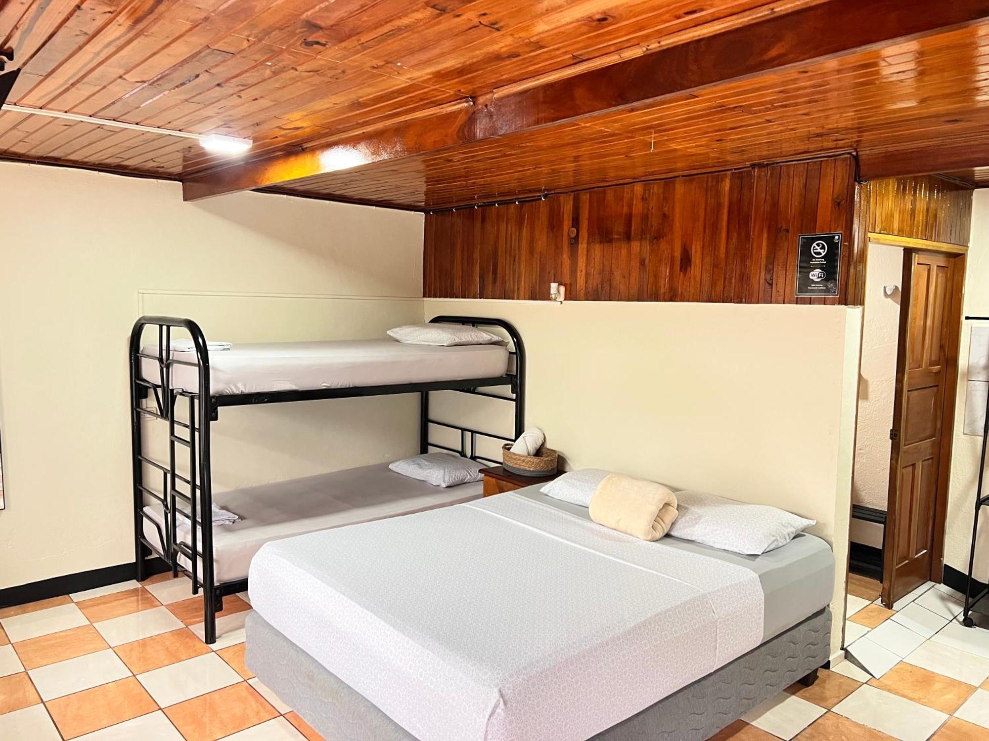 Rio Danta Hostel La Fortuna 外观 照片